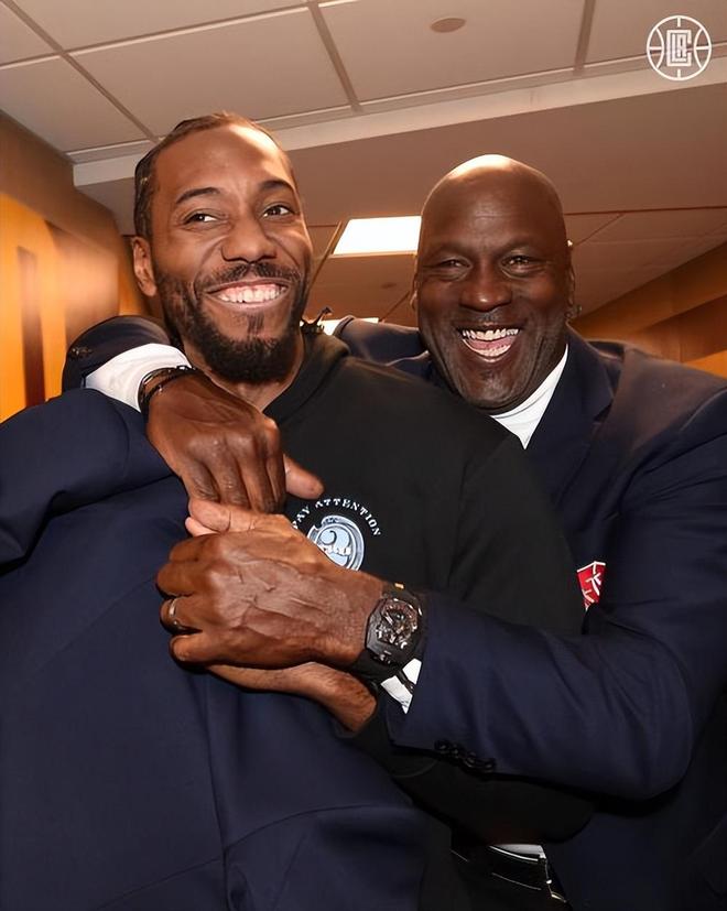 欧冠八强全部出炉，新贵强势晋级引爆热议（欧冠八强尘埃落定，新贵强势突围引发热议）