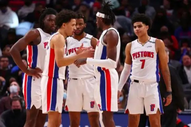 本赛季浓眉打至少30分钟的比赛，独行侠胜率达到5成（本季浓眉出场30分钟以上的比赛，独行侠胜率为50%）