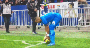 记者：拜仁、曼联有意巴莱巴，球员更希望留英超加盟红魔（记者：巴莱巴获拜仁与曼联青睐，更愿留英超投奔红魔）