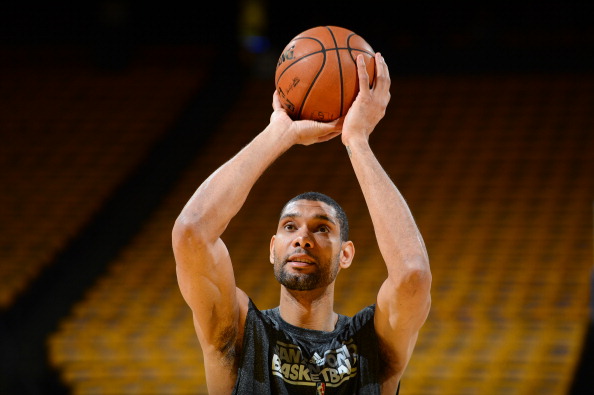 NBA：湖人险胜火箭 詹姆斯砍下38分（湖人惊险击败火箭：詹姆斯独砍38分）