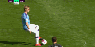 图片报：于帕想在新合同第一年就加入解约金条款，拜仁不同意（图片报：于帕希望新合同首年设解约金条款，遭拜仁拒绝）