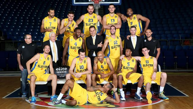 利物浦发角球期间 萨拉赫和亨德森聊了很久（利物浦角球时，萨拉赫与亨德森长时间交流）