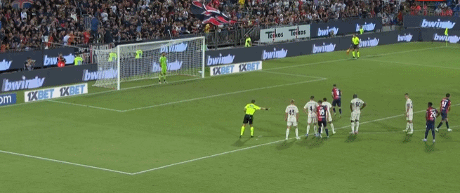 足球世界杯再次出现误判，慢镜头疯传